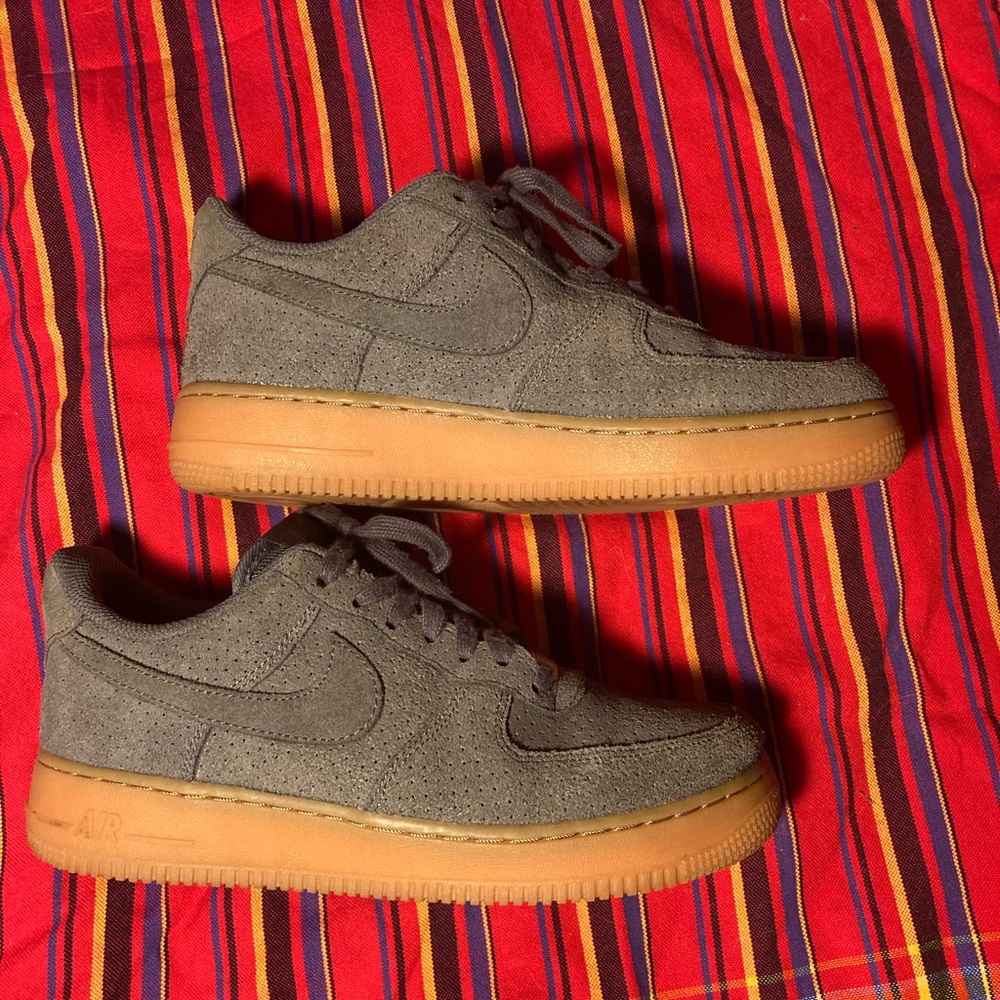 Air Force One 07 dark grey suede